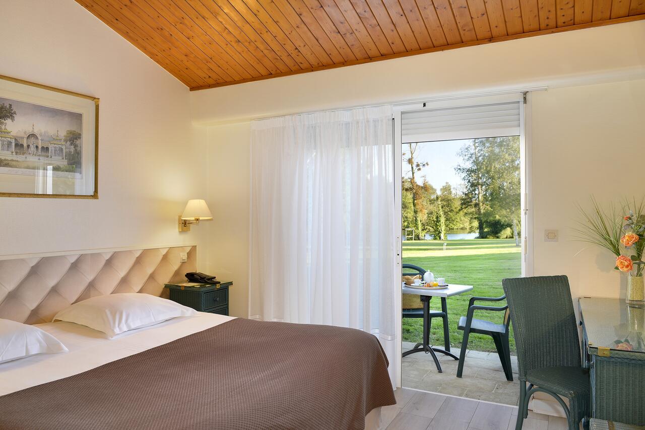Logis Hotel Val De Vienne Le Vigeant Zewnętrze zdjęcie