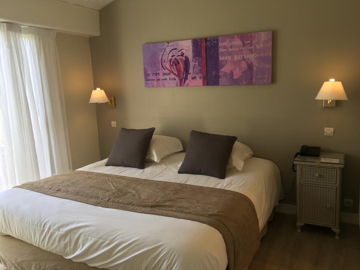Logis Hotel Val De Vienne Le Vigeant Zewnętrze zdjęcie