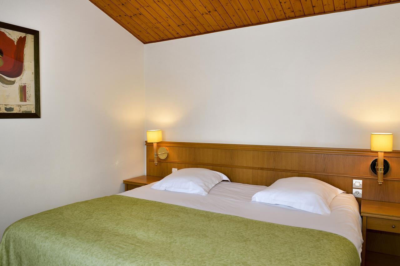 Logis Hotel Val De Vienne Le Vigeant Zewnętrze zdjęcie