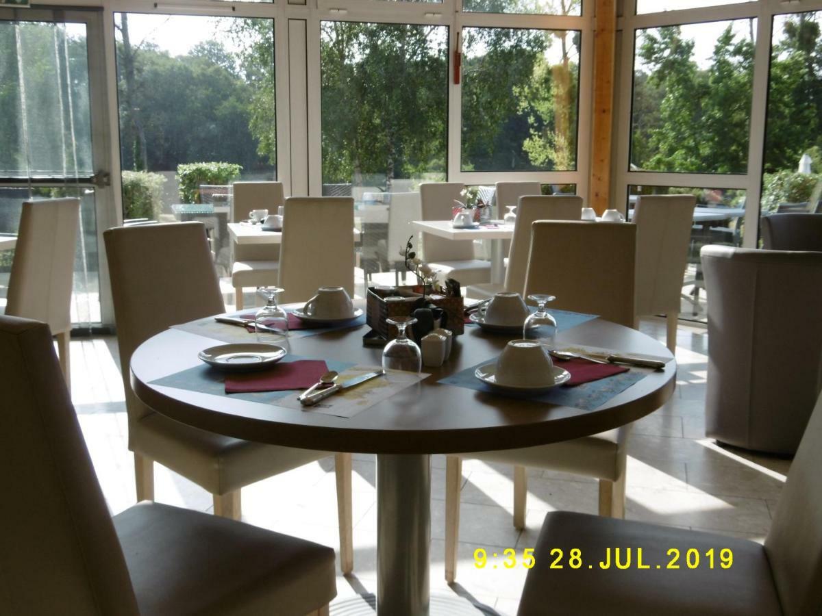 Logis Hotel Val De Vienne Le Vigeant Zewnętrze zdjęcie