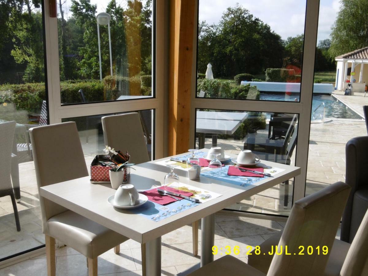 Logis Hotel Val De Vienne Le Vigeant Zewnętrze zdjęcie