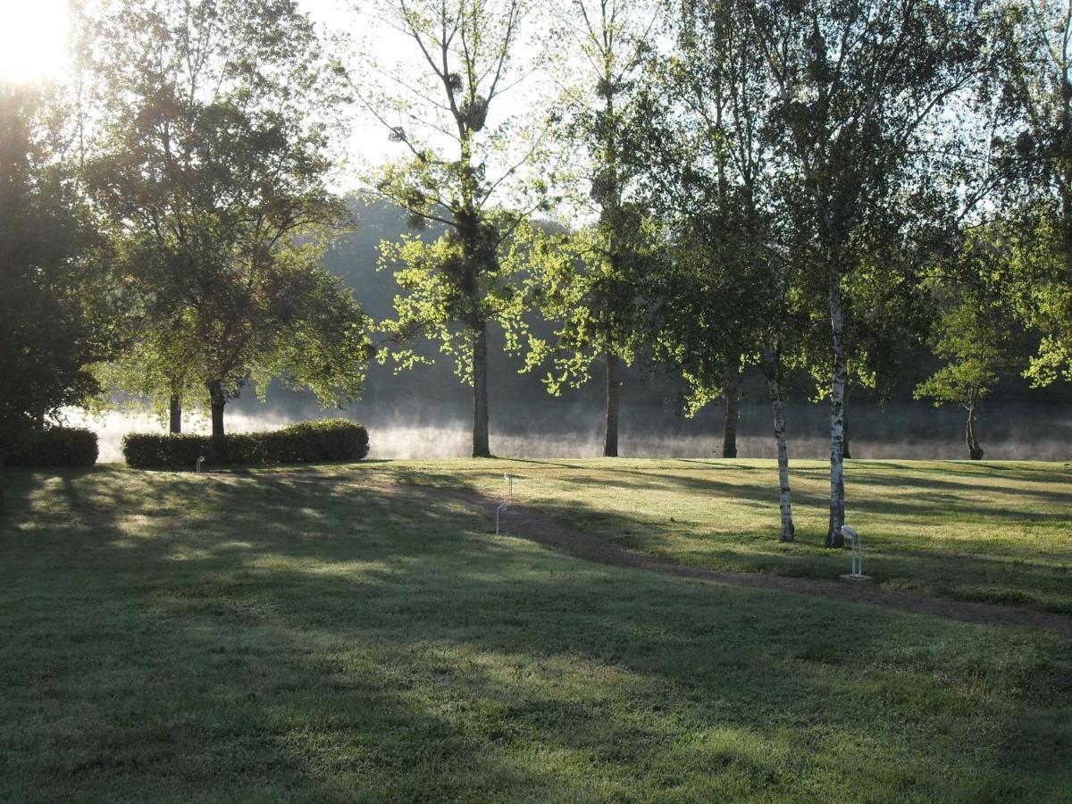 Logis Hotel Val De Vienne Le Vigeant Zewnętrze zdjęcie