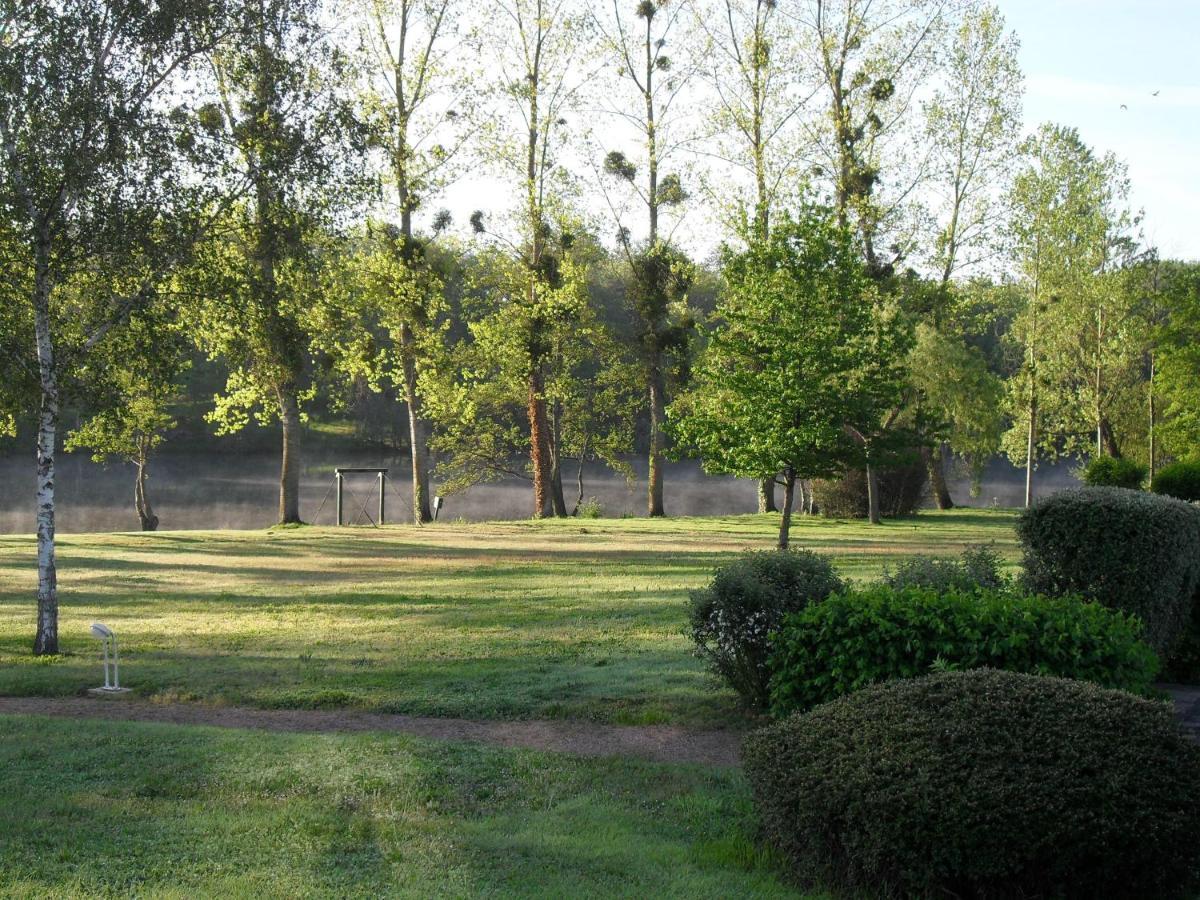 Logis Hotel Val De Vienne Le Vigeant Zewnętrze zdjęcie